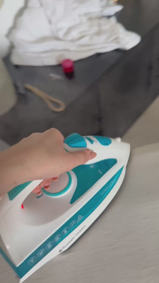 Cat Won't Stop Screaming until Owner Watches its Flip Trick