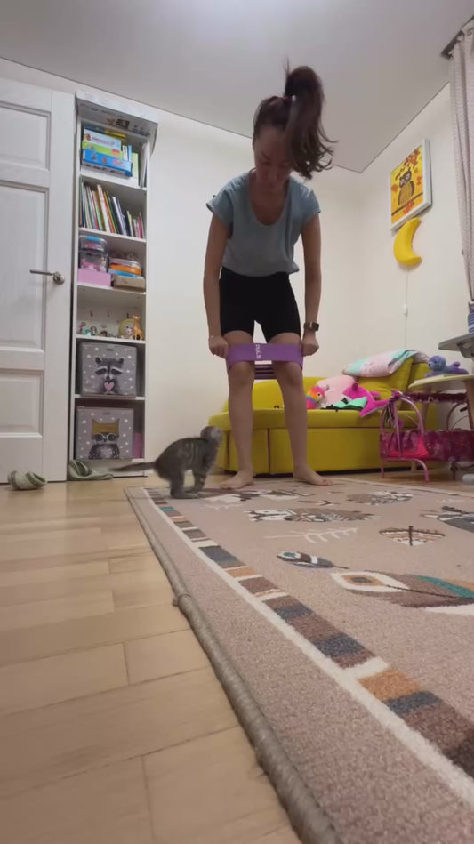 Hyperactive Kitten Steals the Show During Home Workout