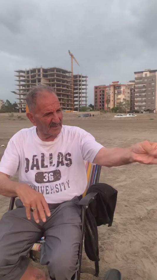 Elderly Man's Incredible Sand Trick Goes Viral