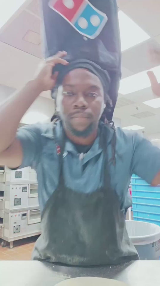 Domino’s Worker Stuns Viewers With Flawless Pizza Dough Skills