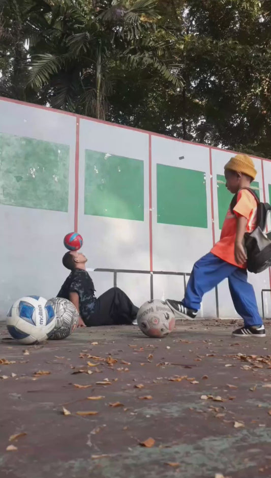 Kid Pulls Off an Incredible Football Trick with his Dad
