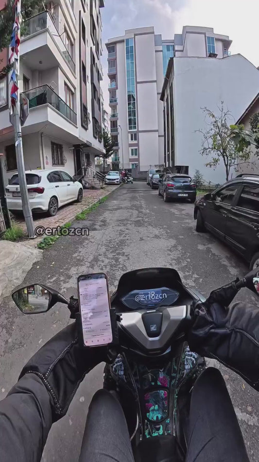 Two Delivery Drivers Get Order to Same Building